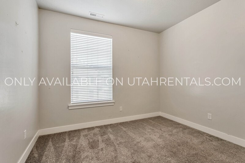 Modern 3-Bedroom Condo in The Preserve at Water’s Edge property image
