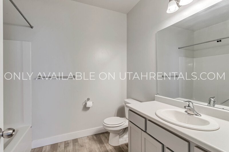 Modern 3-Bedroom Condo in The Preserve at Water’s Edge property image