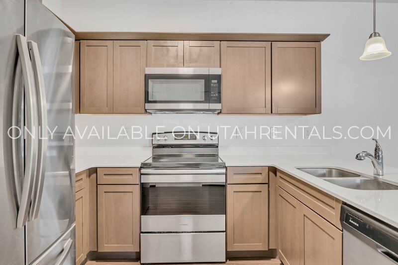 Modern 3-Bedroom Condo in Prime Lehi Location! property image