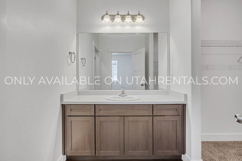 Modern 3-Bedroom Condo in Prime Lehi Location! property image