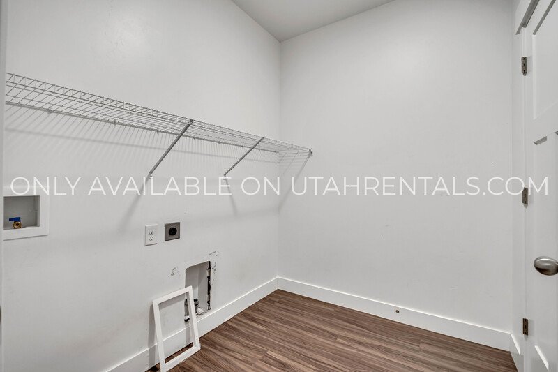 Modern 3-Bedroom Condo in Prime Lehi Location! property image