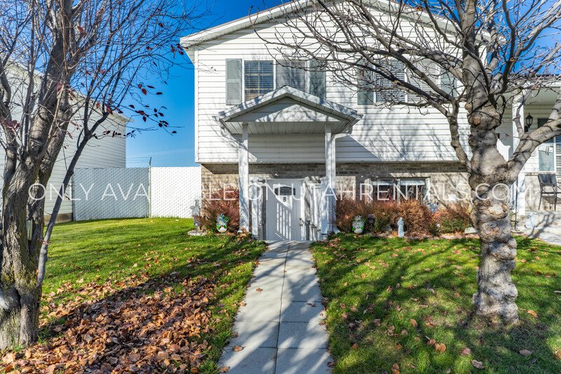 Charming & Spacious 1-Bedroom Basement Apartment property image