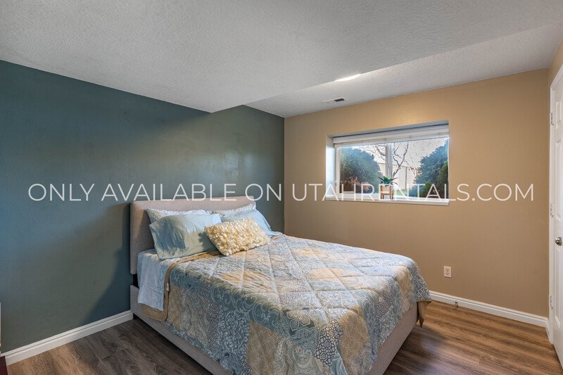 Charming & Spacious 1-Bedroom Basement Apartment property image