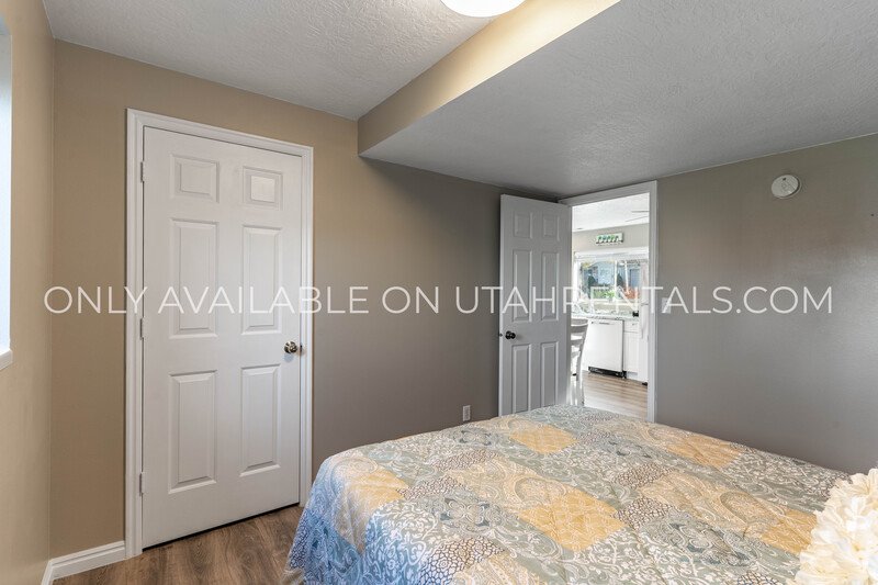 Charming & Spacious 1-Bedroom Basement Apartment property image