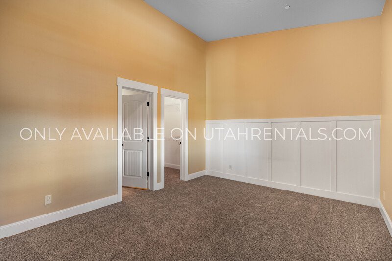 Adorable 3 bed 2 bath condo property image