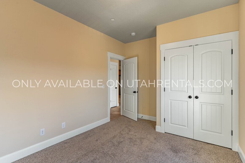 Adorable 3 bed 2 bath condo property image