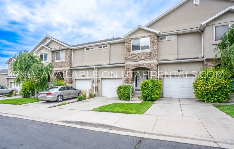 Twin Sized Bedroom Available! property image