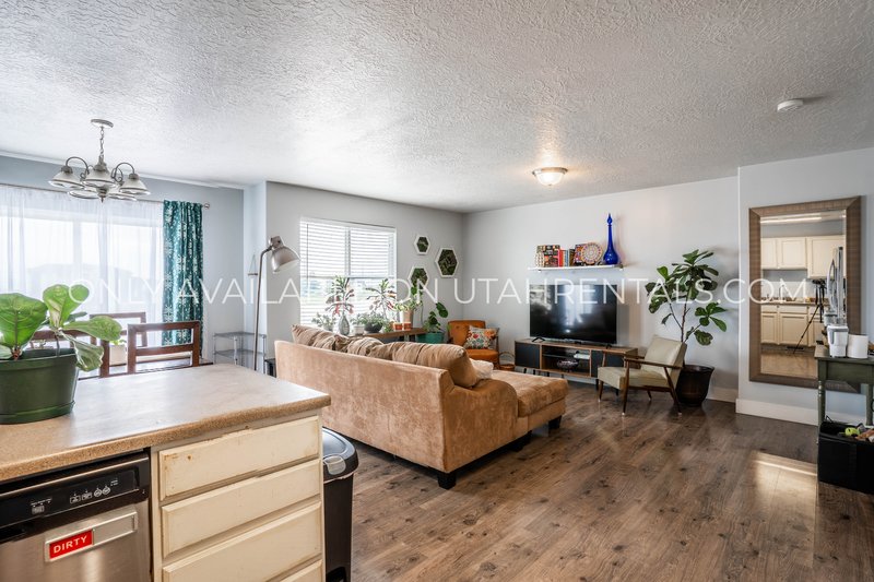 Twin Sized Bedroom Available! property image