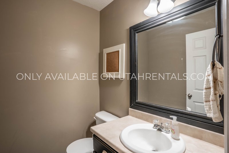 Twin Sized Bedroom Available! property image