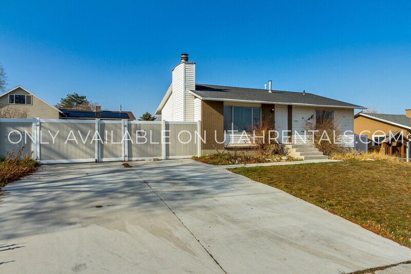 Spacious 5-bedroom home in a convenient West Valley City location! property image