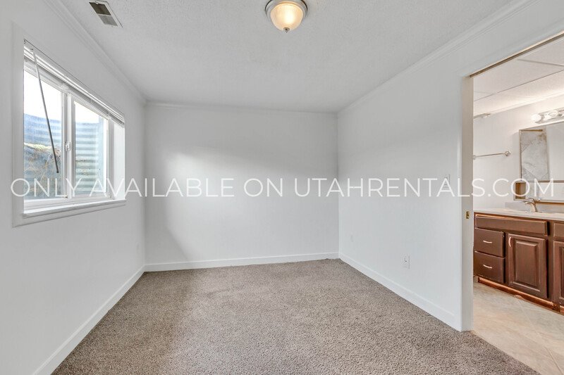 Spacious 5-bedroom home in a convenient West Valley City location! property image