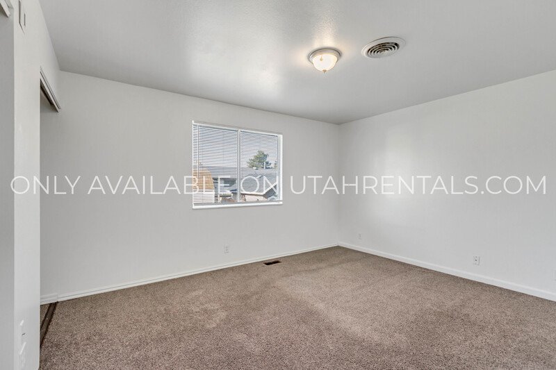 Spacious 5-bedroom home in a convenient West Valley City location! property image