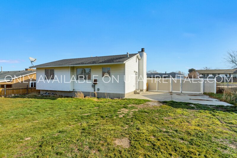 Spacious 5-bedroom home in a convenient West Valley City location! property image