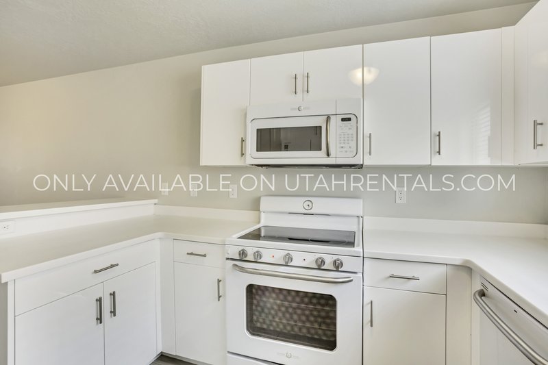 Modern Condo In Orem property image