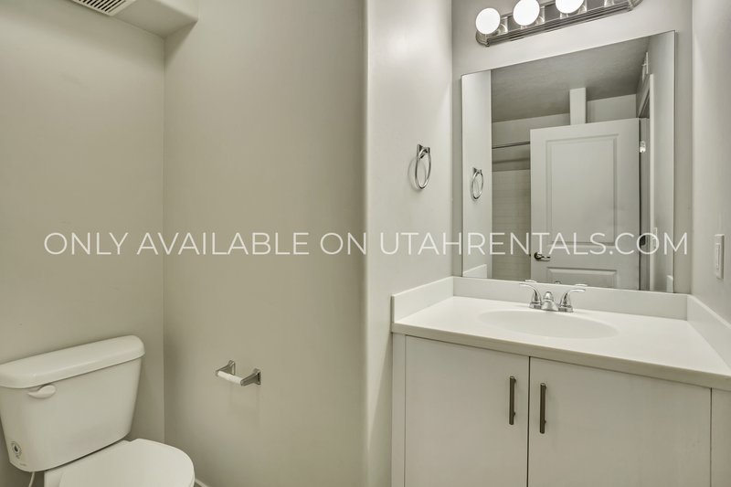 Modern Condo In Orem property image