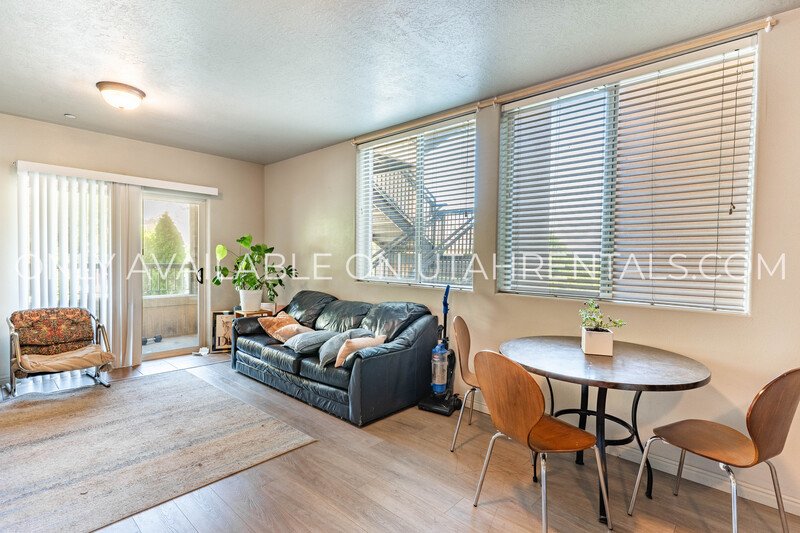 Private Rooms at Lanai H2 property image