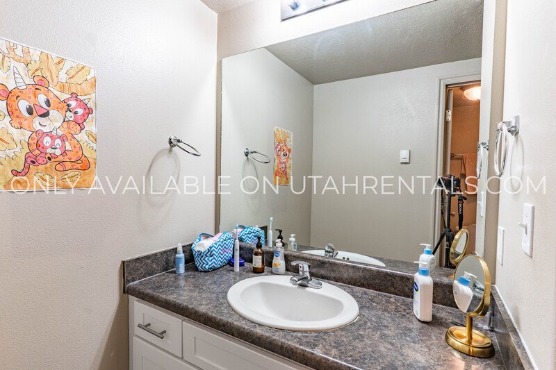 Private Rooms at Lanai H2 property image