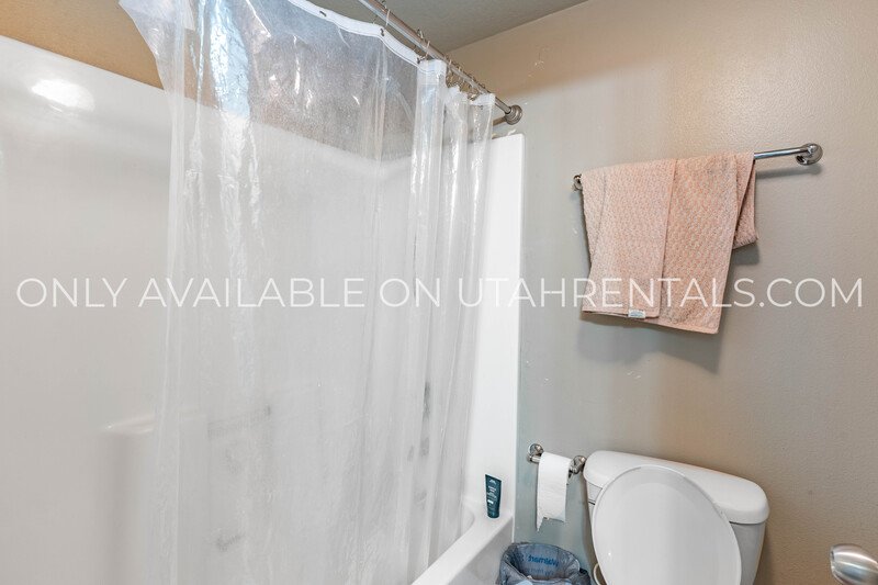 Private Rooms at Lanai H2 property image