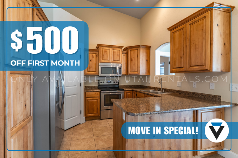 Adorable 3 bed 2 bath condo property image