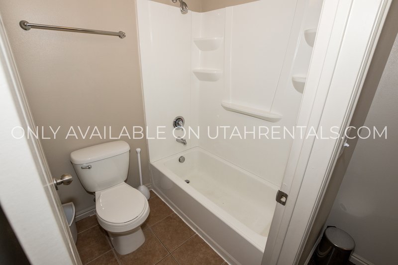 Private bedroom at Lanai! property image