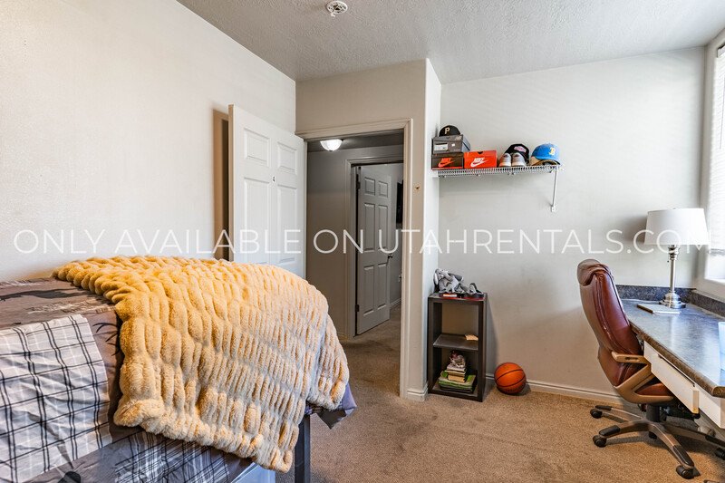 2 Private Rooms at Lanai Apartments property image