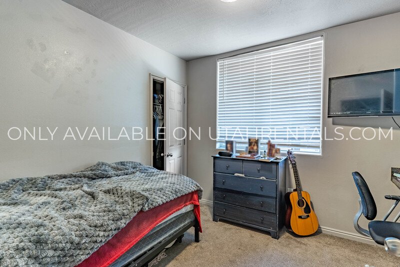 2 Private Rooms at Lanai Apartments property image