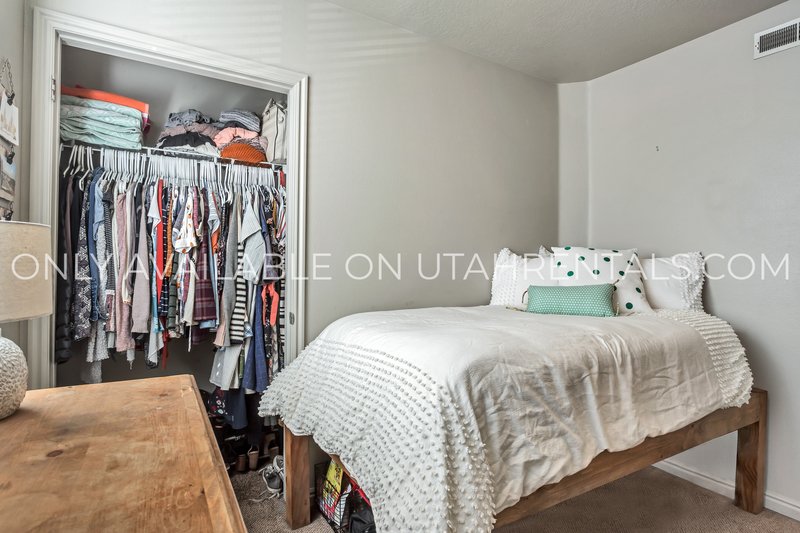 Private Bedroom at Lanai Apartments L2 property image