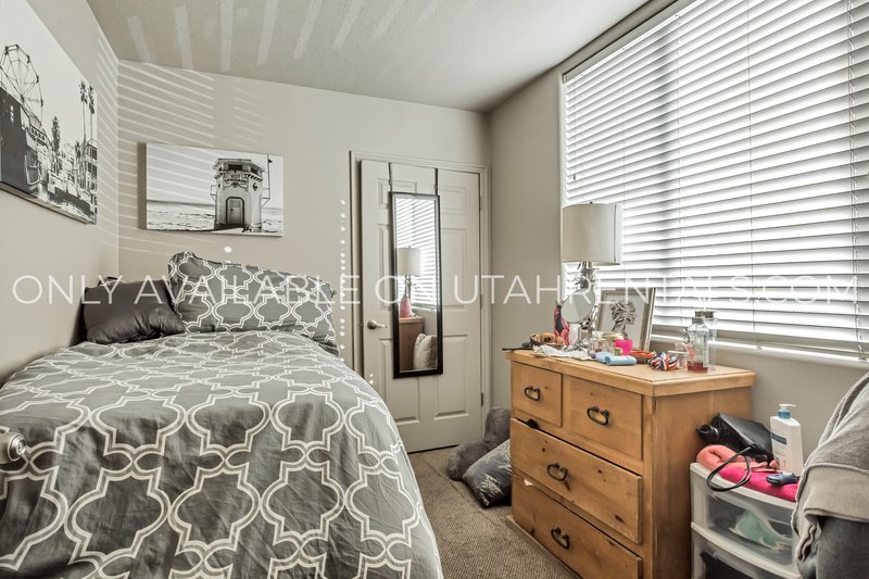 Private Bedroom at Lanai Apartments L2 property image