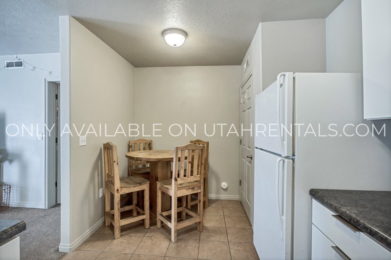 Private Bedroom at Lanai Apartments L2 property image