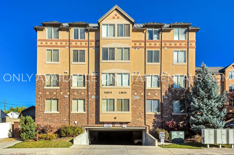 Private Bedroom at Lanai Apartments L2 property image