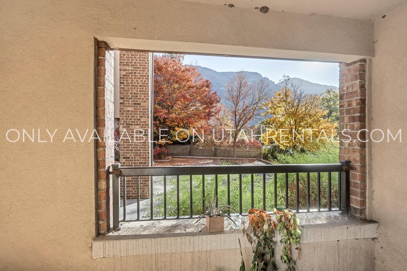 Private Bedroom at Lanai Apartments L2 property image