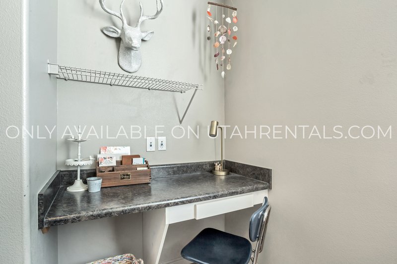 Private Bedroom at Lanai Apartments L2 property image