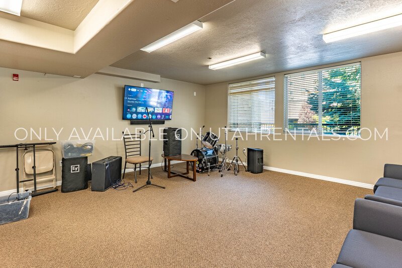 Single Bedroom in coveted Lanai apartment. property image