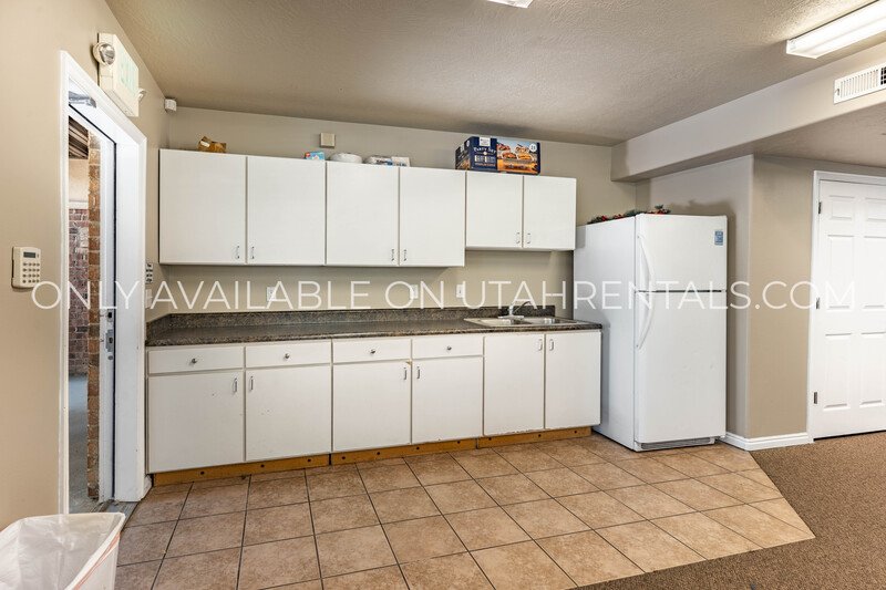 Single Bedroom in coveted Lanai apartment. property image