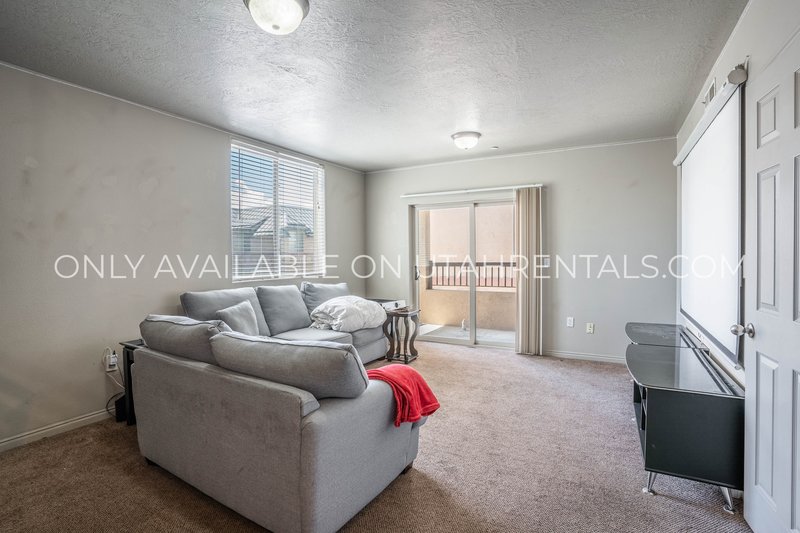 Single Bedroom in coveted Lanai apartment. property image