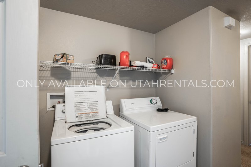 Single Bedroom in coveted Lanai apartment. property image