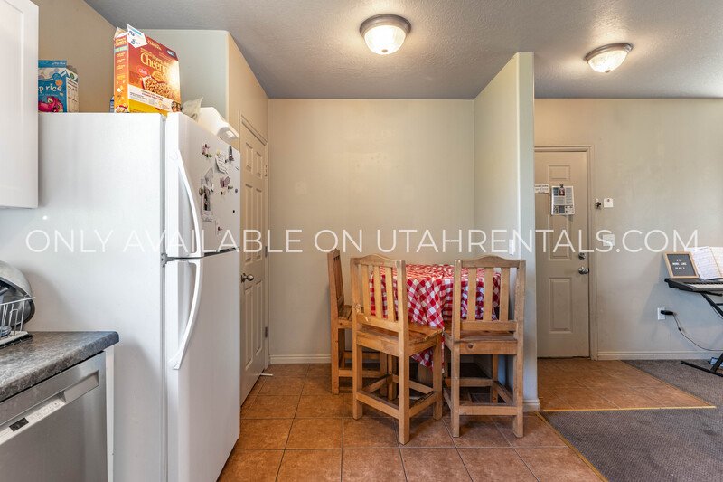 Private Rooms Available at Lanai Apartments J2 property image