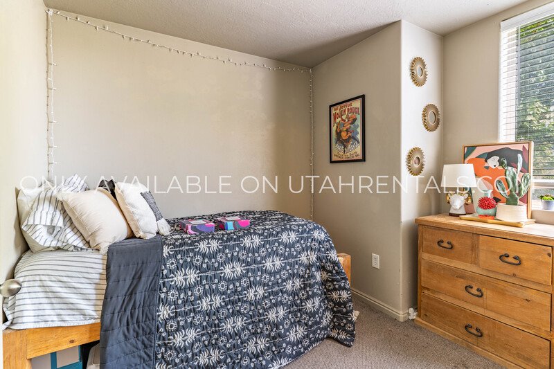 Private Rooms Available at Lanai Apartments J2 property image