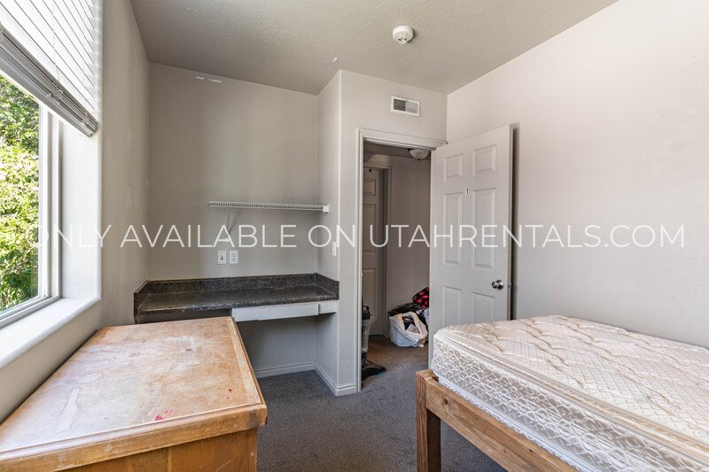 Private Rooms Available at Lanai Apartments J2 property image