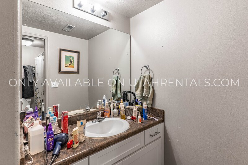 Private Rooms Available at Lanai Apartments J2 property image