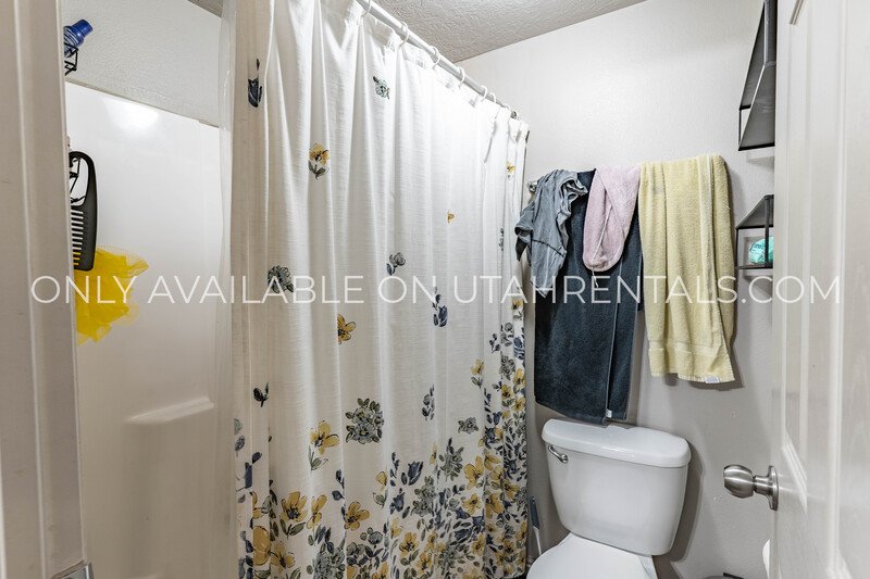 Private Rooms Available at Lanai Apartments J2 property image