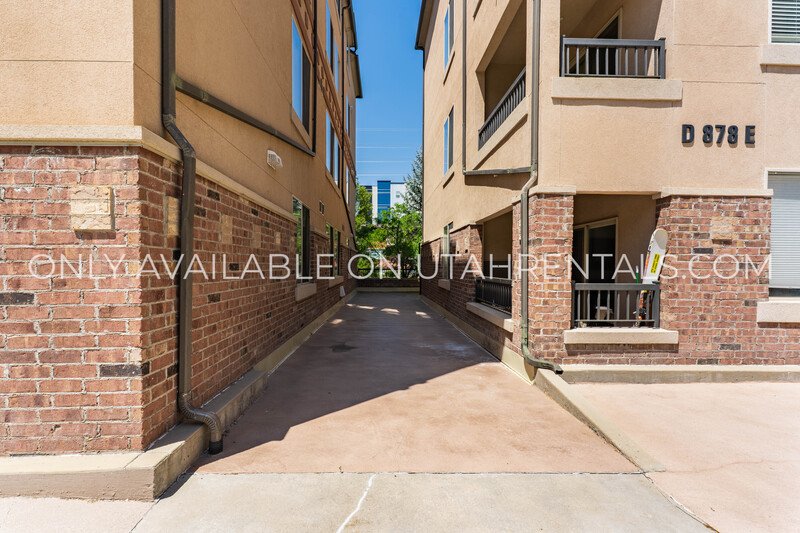 Private Rooms Available at Lanai Apartments J2 property image