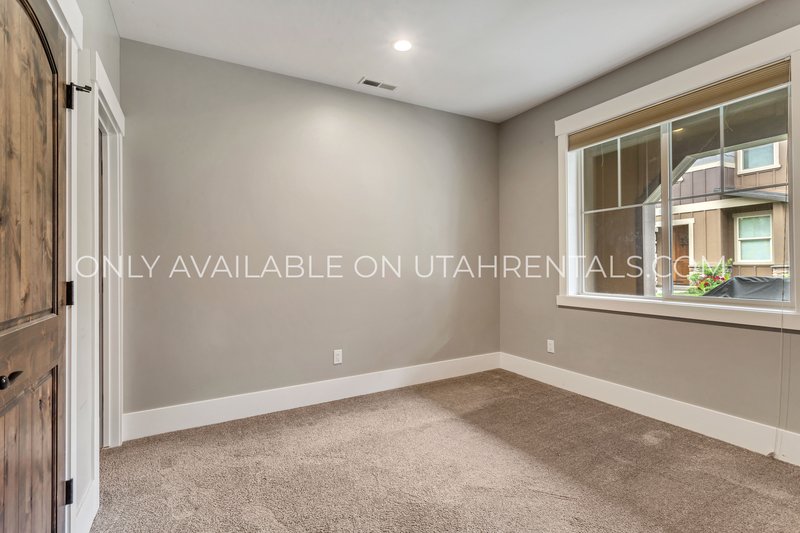 Beautiful, Pet Friendly Park's Edge Condo property image