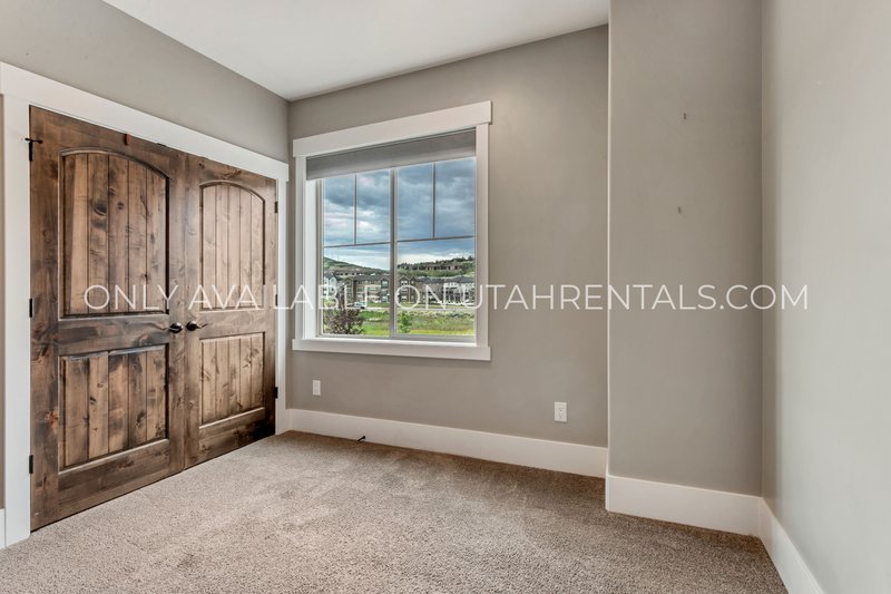 Beautiful, Pet Friendly Park's Edge Condo property image