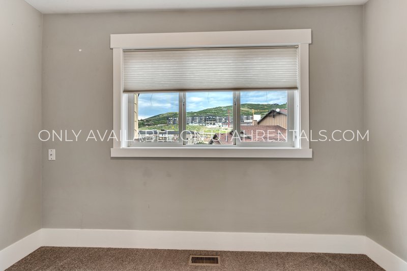 Beautiful, Pet Friendly Park's Edge Condo property image