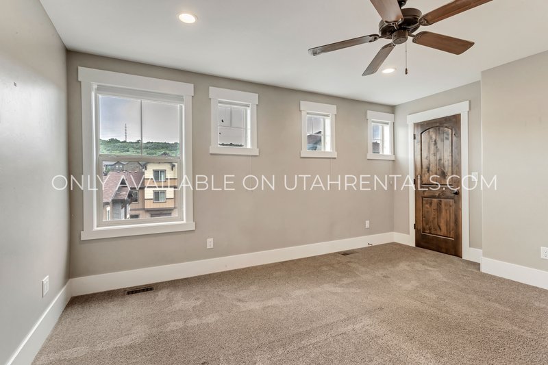 Beautiful, Pet Friendly Park's Edge Condo property image