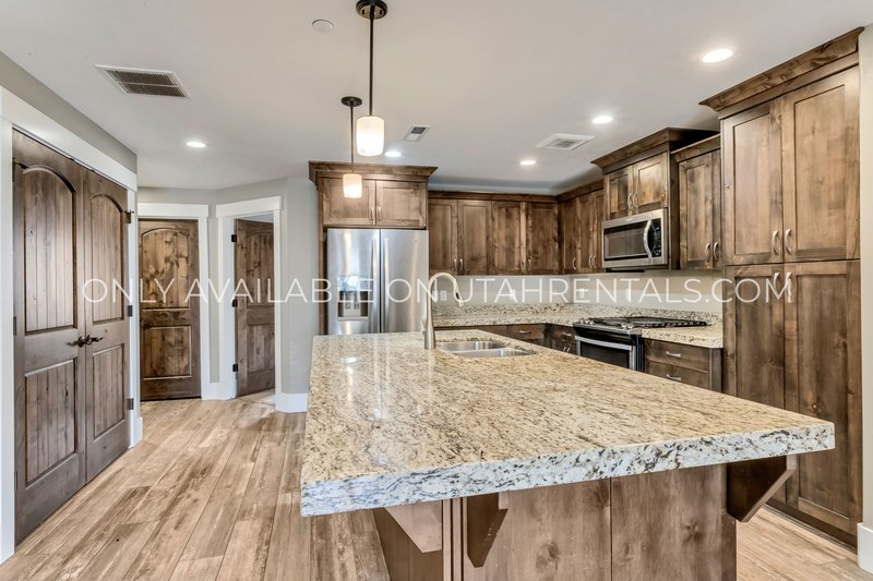 Beautiful, Pet Friendly Park's Edge Condo property image