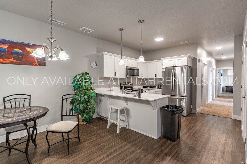 New 1st Floor Saratoga Springs condo! property image