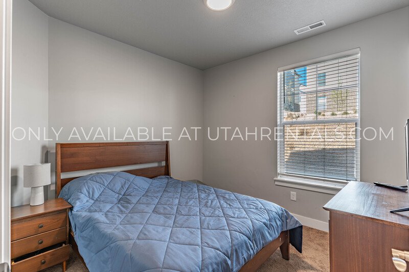 New 1st Floor Saratoga Springs condo! property image