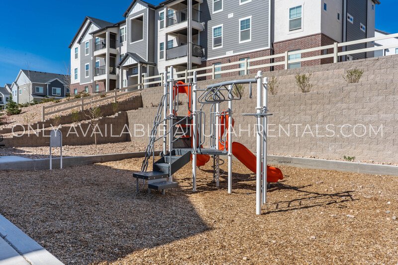 New 1st Floor Saratoga Springs condo! property image